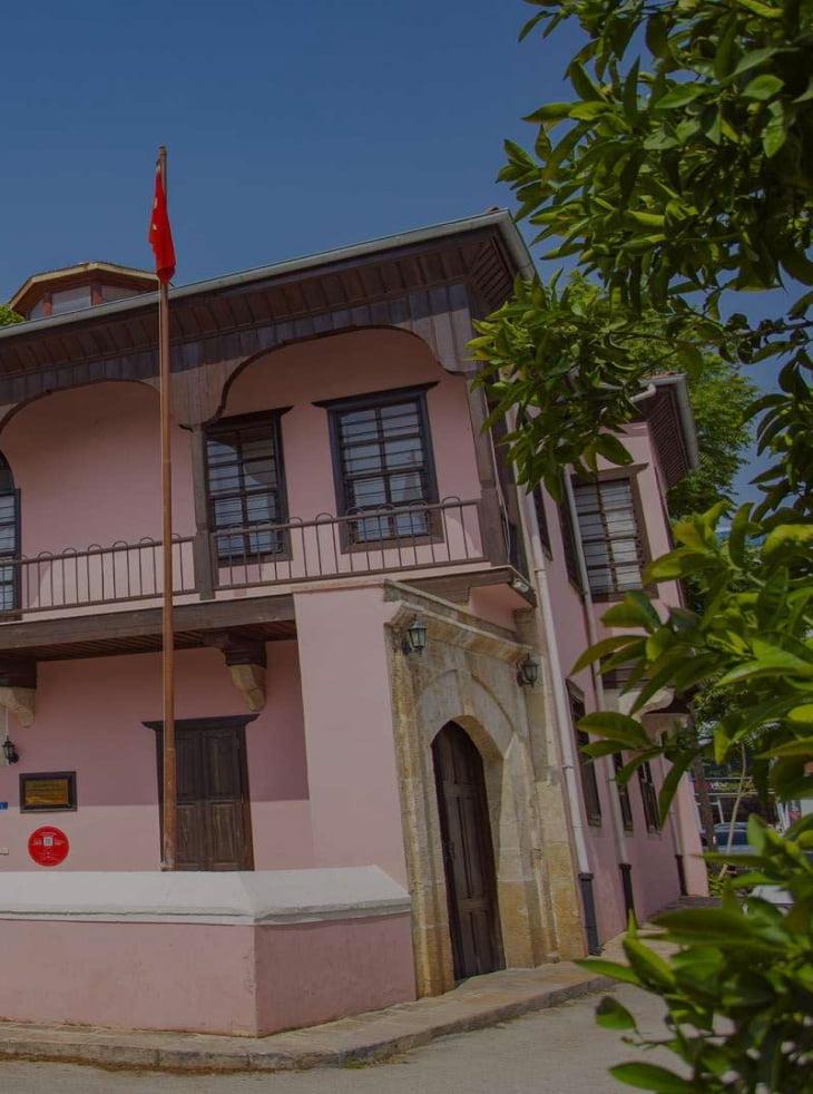 Casa Ataturk y Museo Etnográfico
