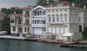 Во время пандемии, на набережной Стамбула, было продано более 20 особняков