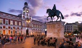 Одно из самых известных мест в Мадриде - площадь Пуэрта-дель-Соль.