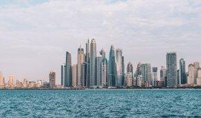 Sables blancs s'étendant à l'infini : Jumeirah Beach