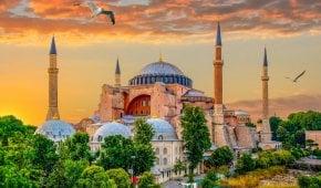 伊斯坦布尔最古老历史的见证;圣索菲亚大教堂