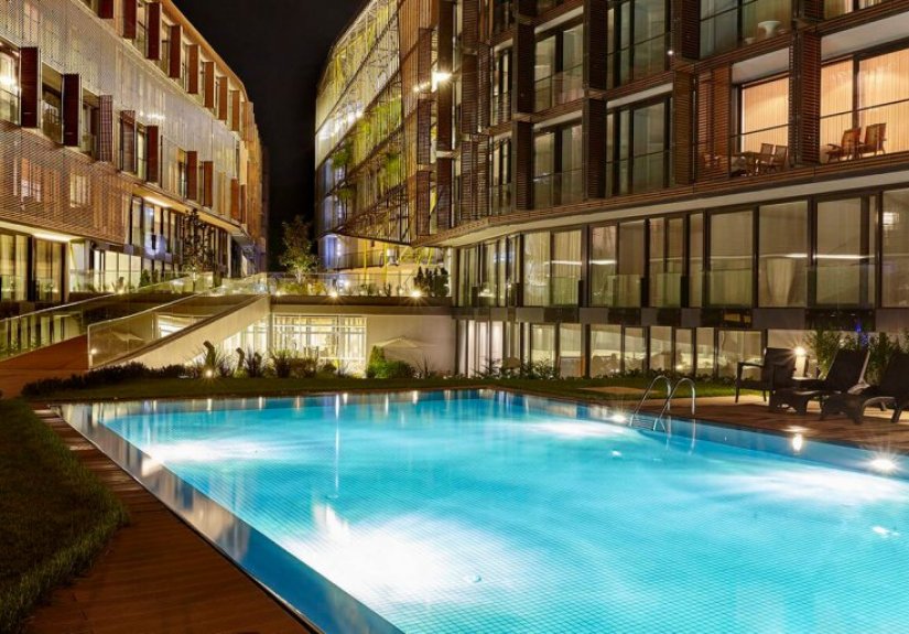 BARE HOUSES Trem Global