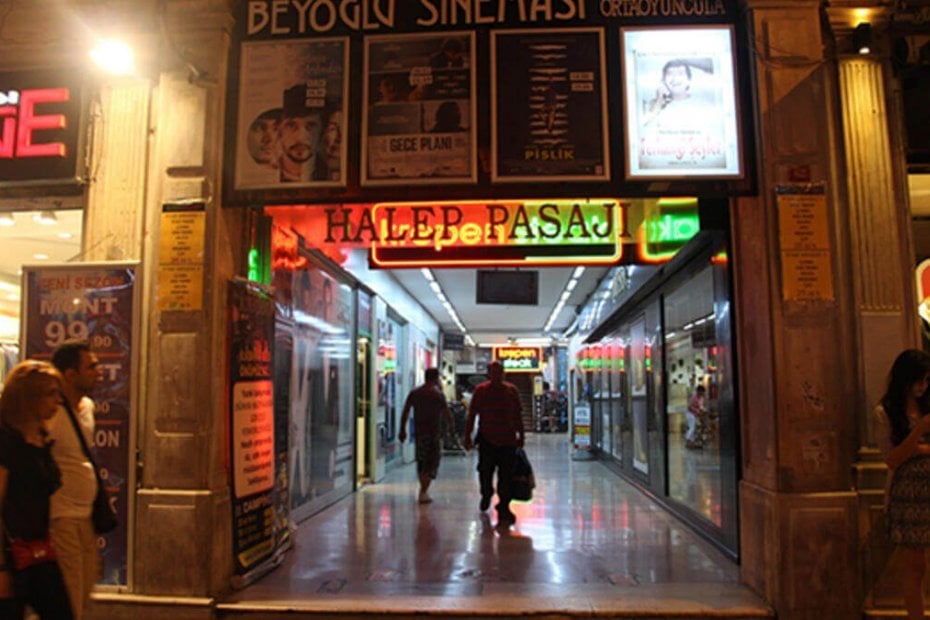 Petits Mondes d'Istanbul à eux seuls ; Arcades image3