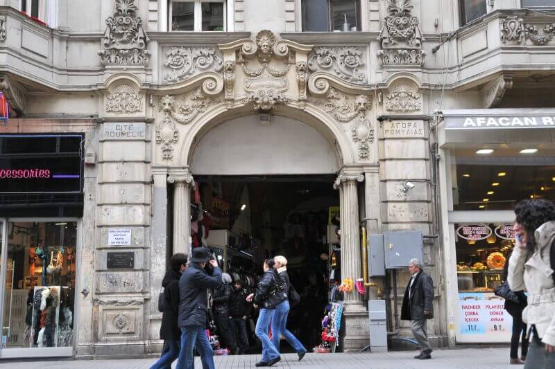 Petits Mondes d'Istanbul à eux seuls ; Arcades image4