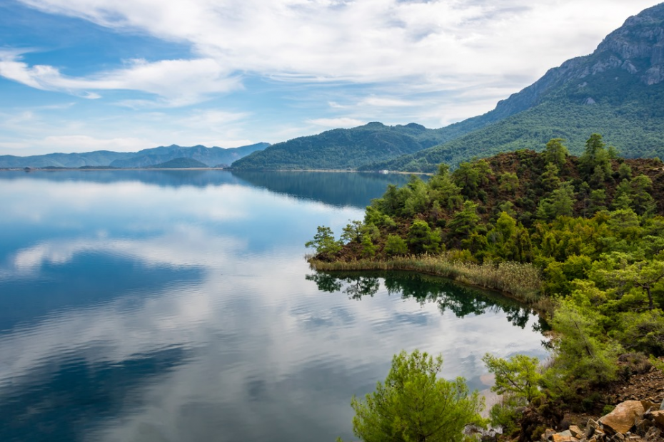 Amazing Lakes of Turkey image9