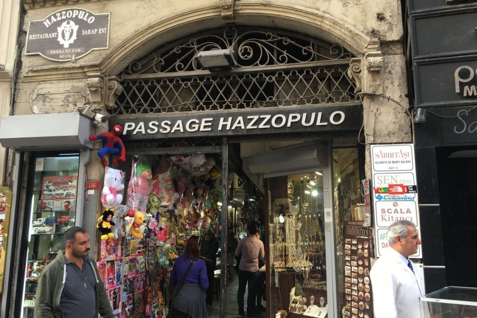 Petits Mondes d'Istanbul à eux seuls ; Arcades image1