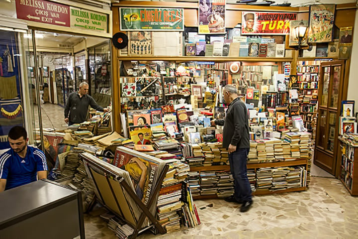 Petits Mondes d'Istanbul à eux seuls ; Arcades image8