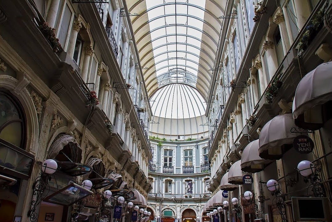 Sólo los pequeños mundos de Estambul; Arcadas image7