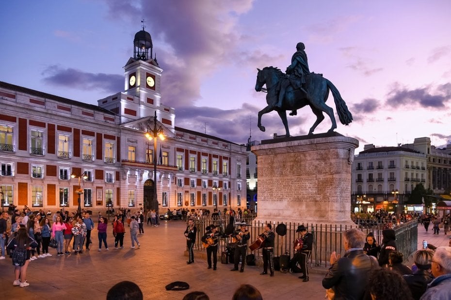 One of the Most Known Places in Madrid Puerta del Sol Trem Global